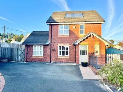 Property on Cae Nant, LD1 6LQ