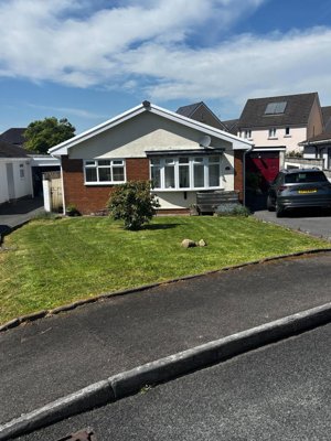Property on Llwynybryn, SA18 2ES