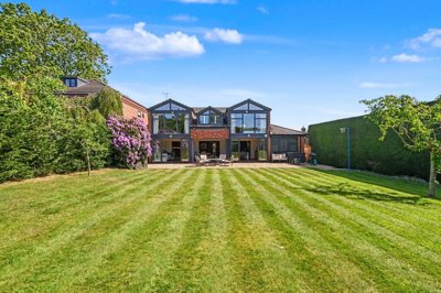Property on Kings Road, HP4 3BP