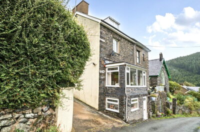 Property on SY20 9TN