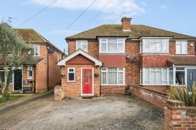 Property on Coopers Row, SL0 0HW