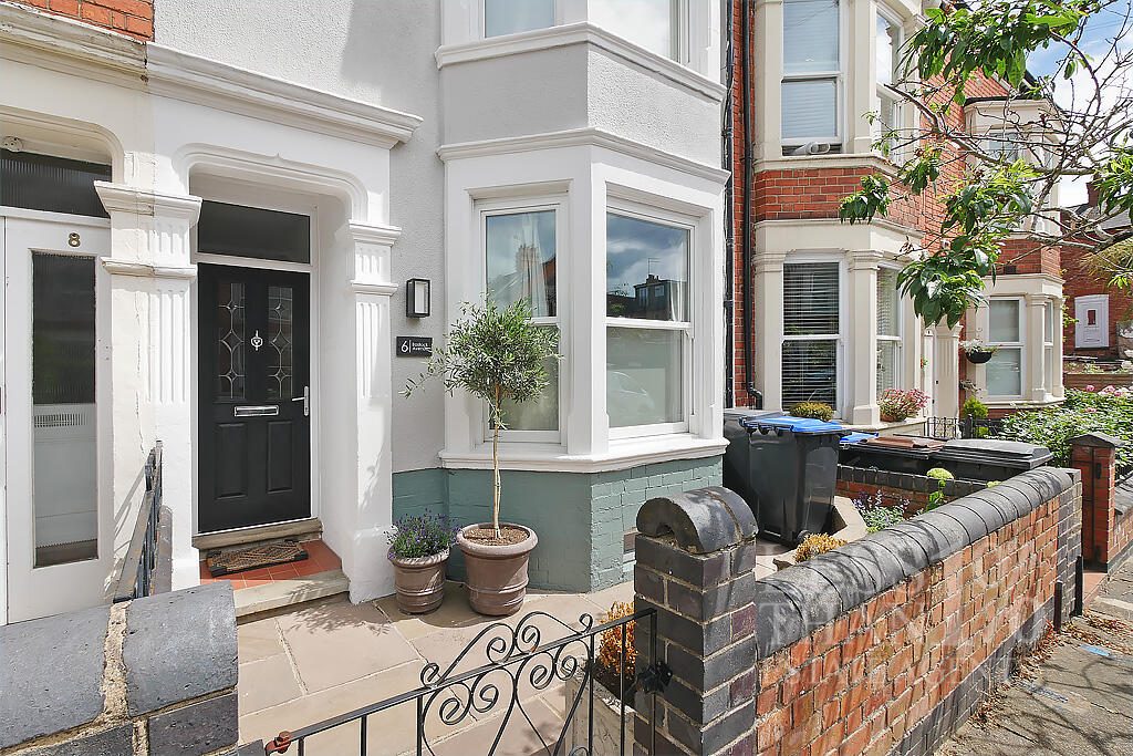 Property main image