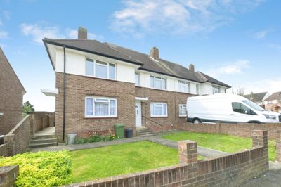 Property on Chelmsford Avenue, RM5 3XJ