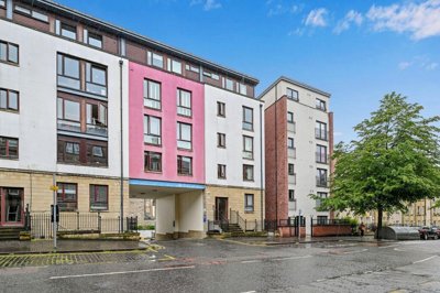 Property on Mcdonald Road, EH7 4LZ