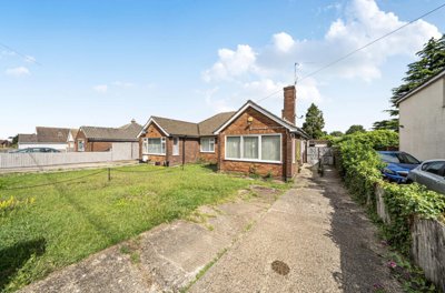 Property on Bampton Road, LU4 0DD