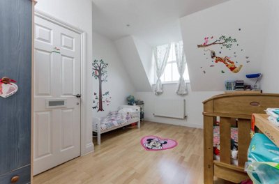 Property on N11 3GX