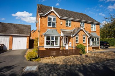 Property on Carisbrooke Road, LE12 7BR