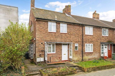 Property on Lakeview Road, SE27 0QH