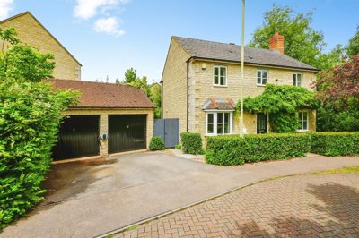 Property on The Buntings, OX26 6WE