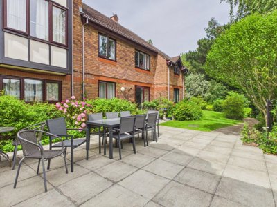 Property on London Road, RH12 1AX