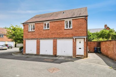 Property on Oake Woods, SP8 4QS