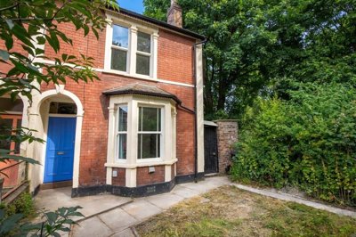Property on Jubilee Road, BS2 9RS
