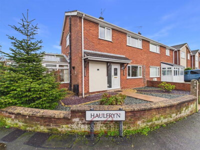 Property on Haulfryn, CH7 6SX