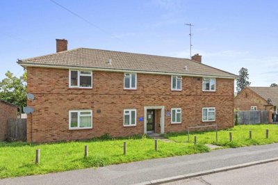 Property on Loxley Road, HP4 3PS