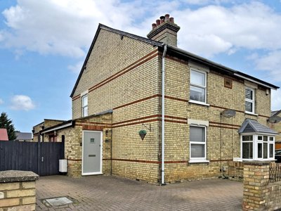 Property on Hitchin Road, SG18 9BT