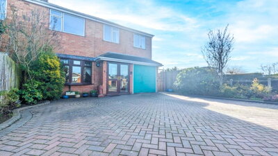 Property on Oakleigh Heath, WR2 6NQ