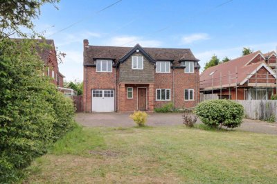 Property on Wokingham Road, RG6 7JB