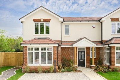 Property on KT13 9LN