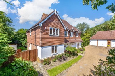 Property on TN27 8AX