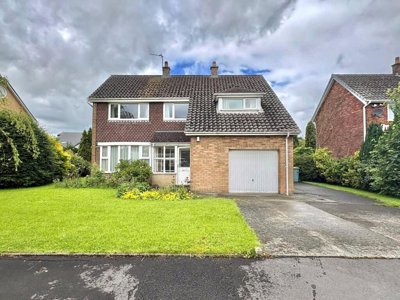 Property on PR3 5DU