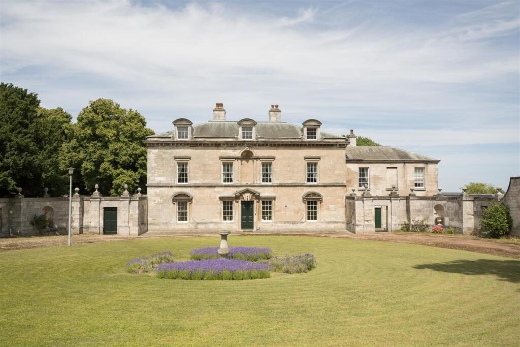Property main image