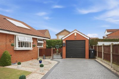 Property on Northmoor Close, S43 1NE