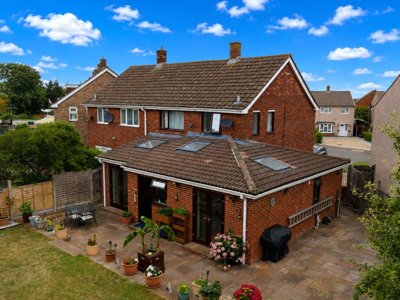 Property on Marlin Road, LU4 0SH