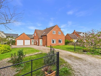 Property on Fallon Lane, WR11 7GZ