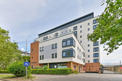 Property on London Road, SW16 4EZ