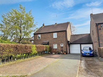 Property on Folly Green, RG8 0ND