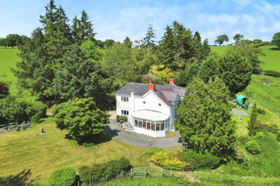 Property on LL21 9DU