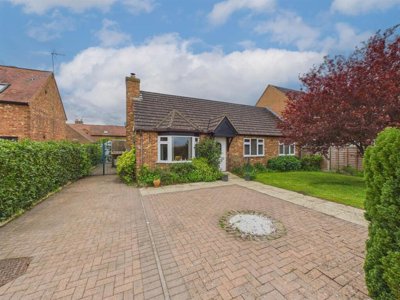 Property on Strensham Gate, WR8 9JY