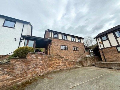 Property on Drws Y Nant, LL28 5EQ