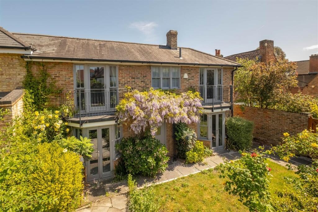 Terraced House