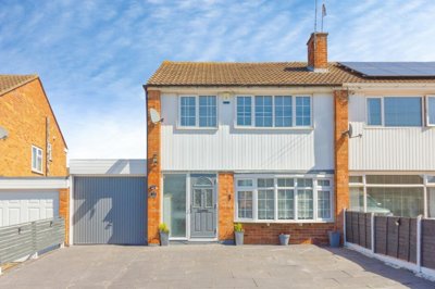 Property on Grass Acres, LE3 2UR
