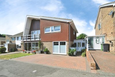 Property on Oakhurst Close, TN34 2SE