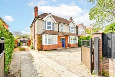 Property on Bath Road, RG18 3HH