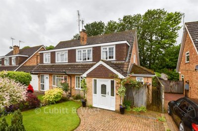 Property on Cranleigh Mead, GU6 7JS