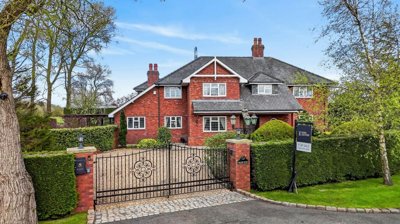 Property on Startley Nook, PR4 4XW