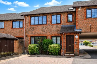 Property on Meadow Close, RG19 3RJ