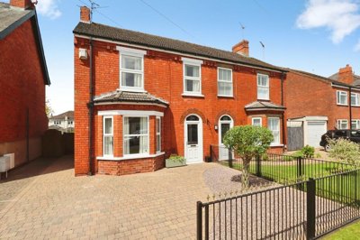 Property on Hykeham Road, LN6 8AB