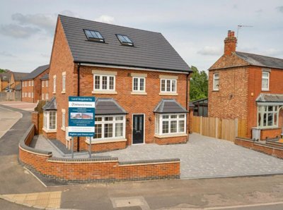 Property on NN14 2QD