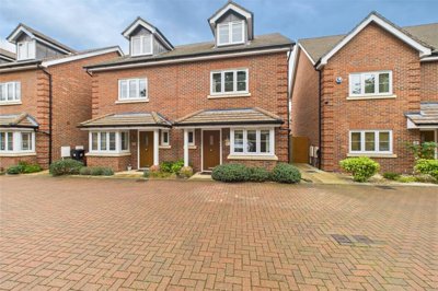 Property on Jasmine Square, RG5 4FL