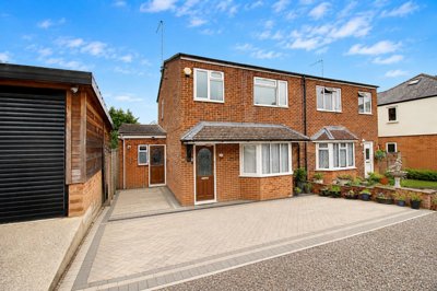 Property on HP4 2EN