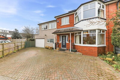 Property on Lidgett Park Gardens, LS8 1LL