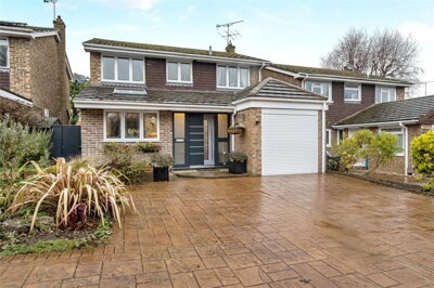 Property on Lightwater Meadow, GU18 5XH