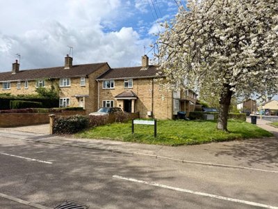 Property on Chardins Close, HP1 2QN