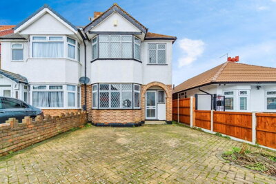 Property on Chaffinch Avenue, CR0 7SF