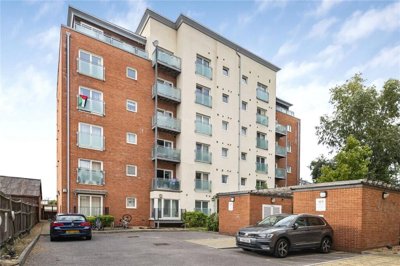 Property on Caversham Road, RG1 7AY
