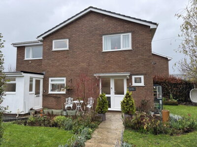 Property on Pencommin, NP8 1LT